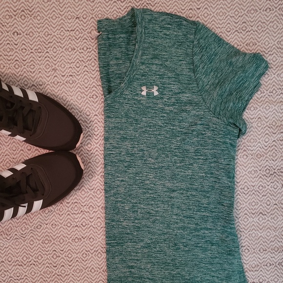 Under Armour Tops - 3/$15 ♡ Under Armour tee